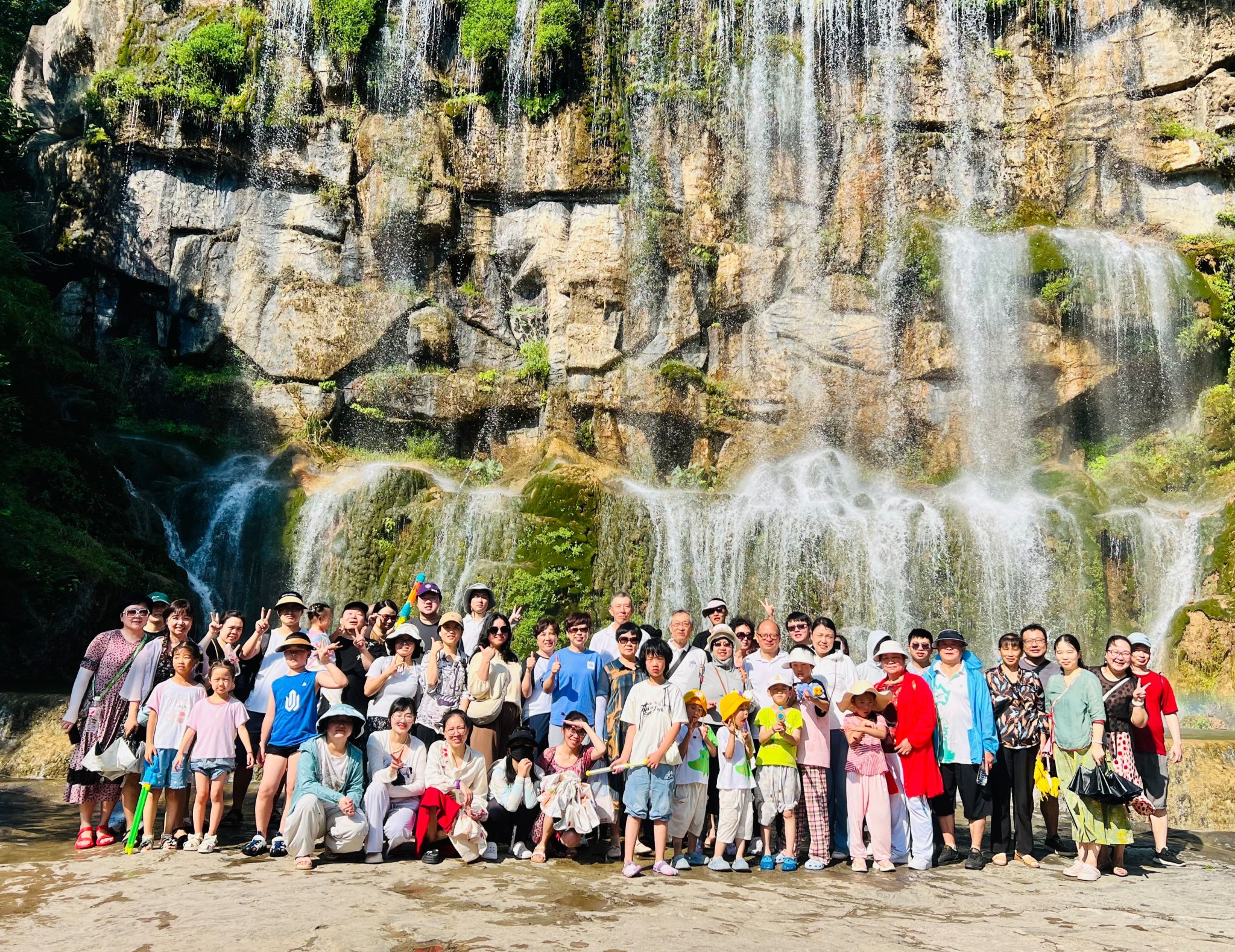 健康与护理学院举行“乐漂鸳鸯溪，相聚绿林山”主题团建活动
