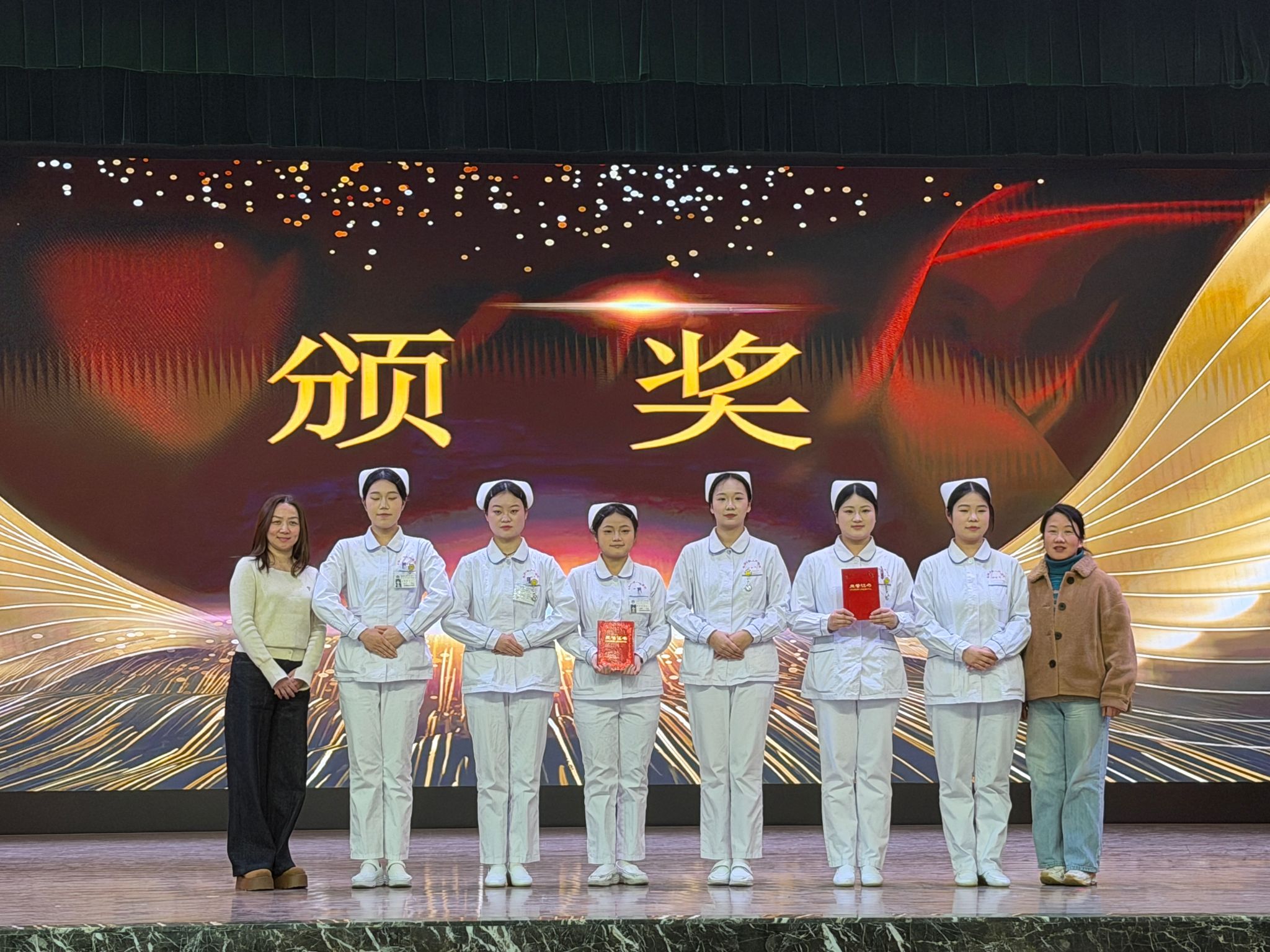 武昌理工学院实习生在医院急救技能操作竞赛中荣获二等奖